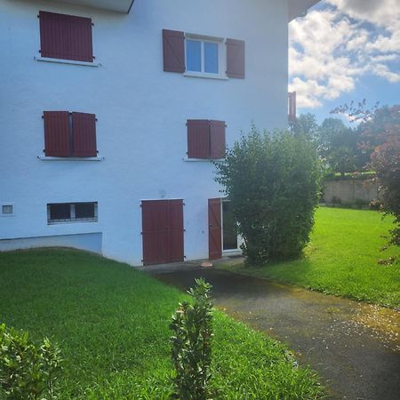 Studio Sur Les Fleuristes Cambo-les-Bains Luaran gambar