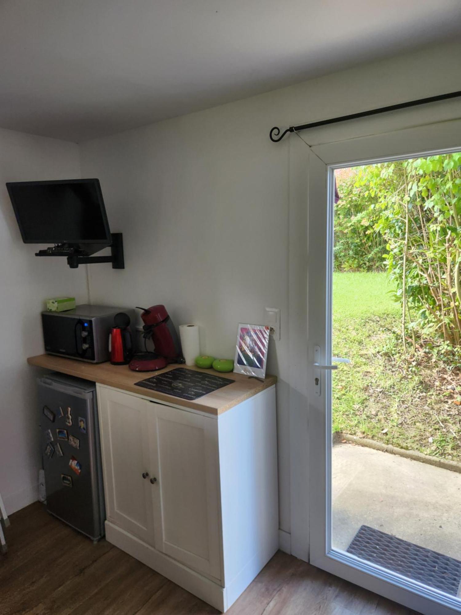 Studio Sur Les Fleuristes Cambo-les-Bains Luaran gambar